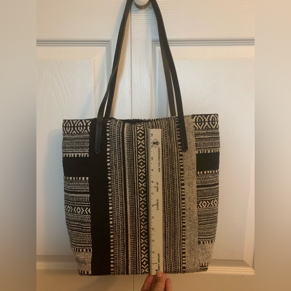 Lucky brand woven tote with matching pouch black and white - Picture 2 of 9